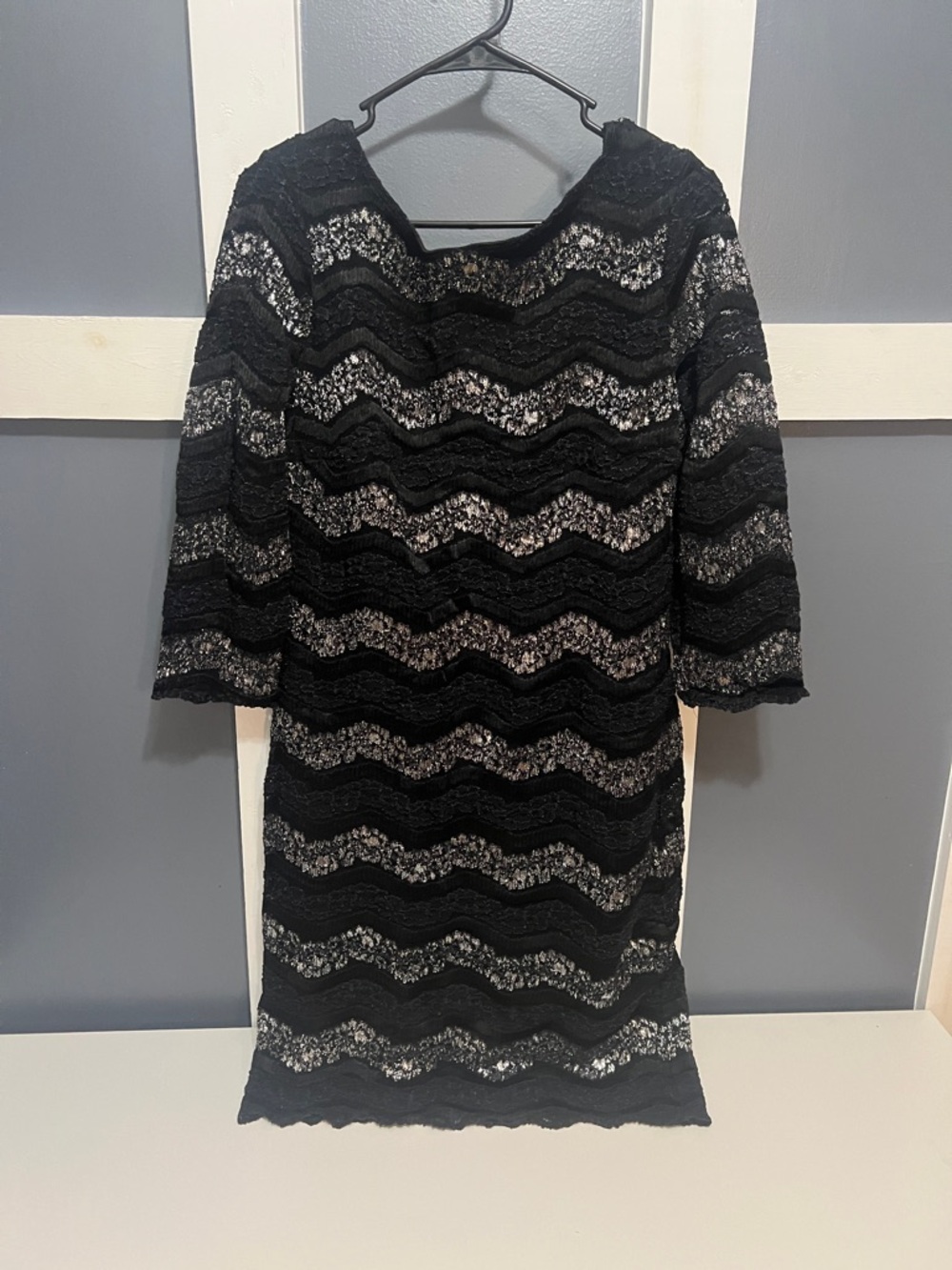 Black Lace Wave-Pattern Sheath Dress